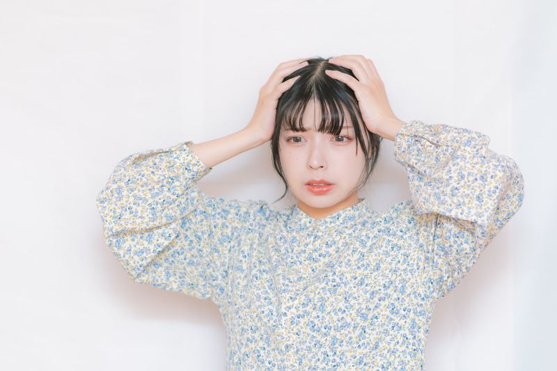 悩んでいる時のイメージ画像